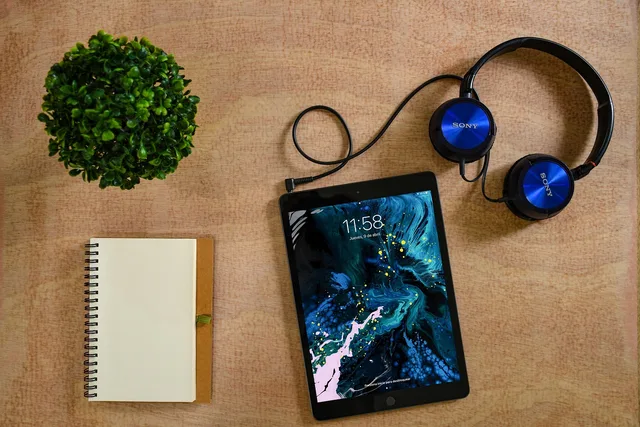 headphones, manzana, ipad, technology, music, electronics, telecommunications, note, desk, office, design, headphones, ipad, ipad, ipad, ipad, ipad, telecommunications, telecommunications, telecommunications, desk. How to audit your creator discovery platforms: a UK brand's workflow
