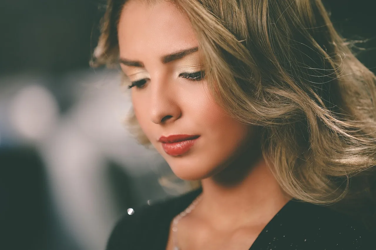 model, hairdressers, hair, beauty, girl, portrait, woman, female, template, fashion, people, trick, femininity, nice, face, blond, search, young, person, bella, style, hairstyle